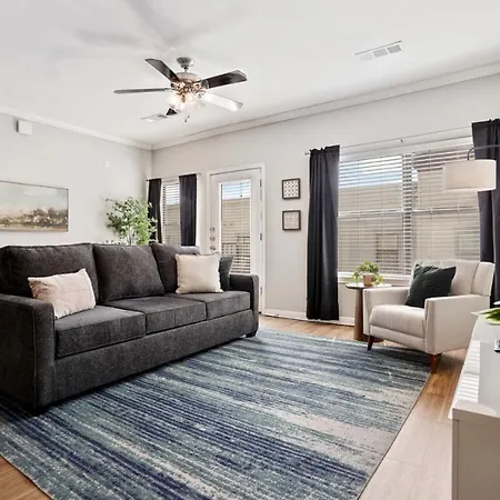 King Beds And Memory Foam Sleeper In Vibrant Atx Apt